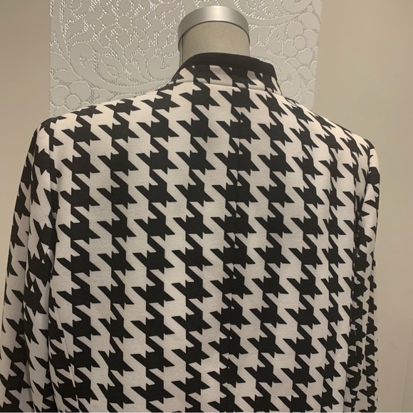 Tahari | Black & White Houndstooth Patterned Open-Front Blazer - Picture 6 of 9